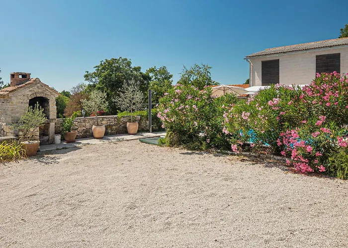 Holiday Home Tinjan 56