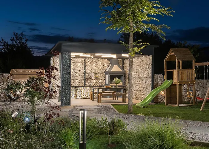 Awesome Home In Tinjan